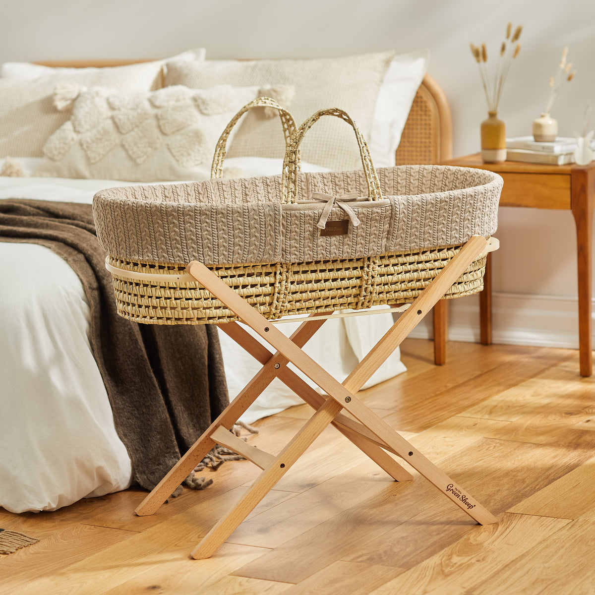 The Little Green Sheep Cable Knit Moses Basket & Mattress - Truffle