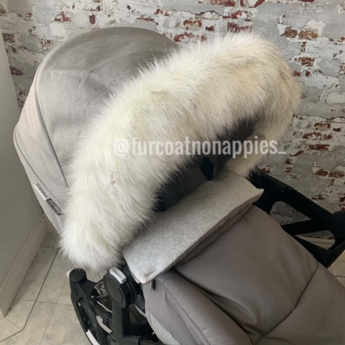 Egg pram with fur best sale