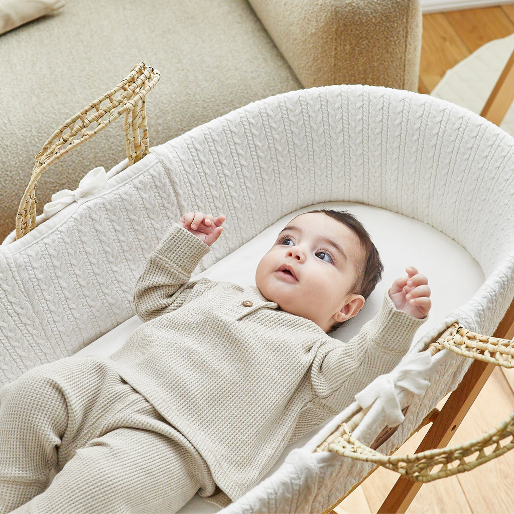 The Little Green Sheep Knitted Moses Basket & Stand - White