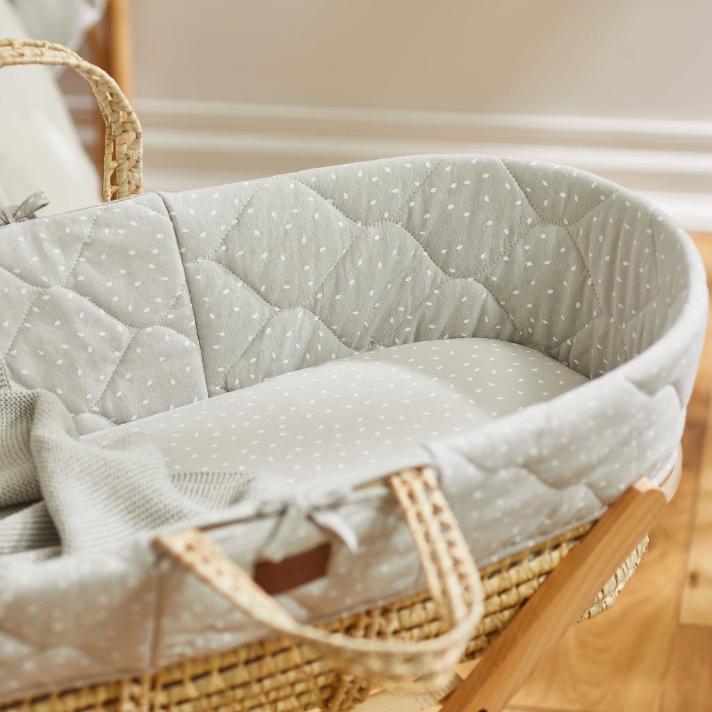 The Little Green Sheep Quilted Moses Basket & Stand - Dove Rice