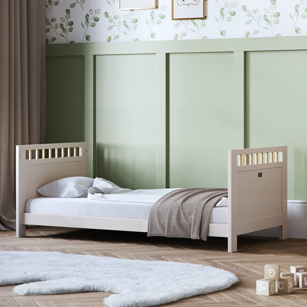 Silver Cross Seville 2 Piece Nursery Set | Cashmere Oak