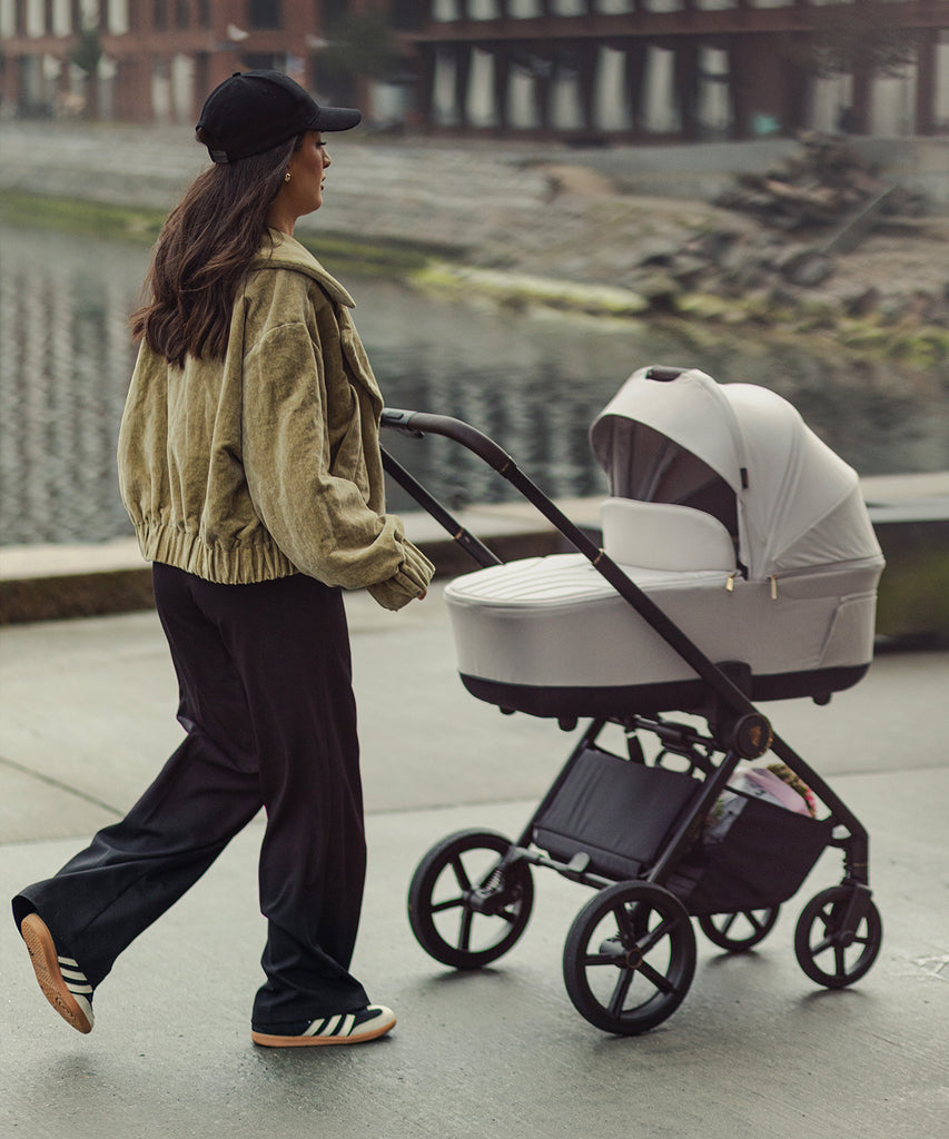 Venicci Claro 3-in-1 Travel System + Base | Vanilla