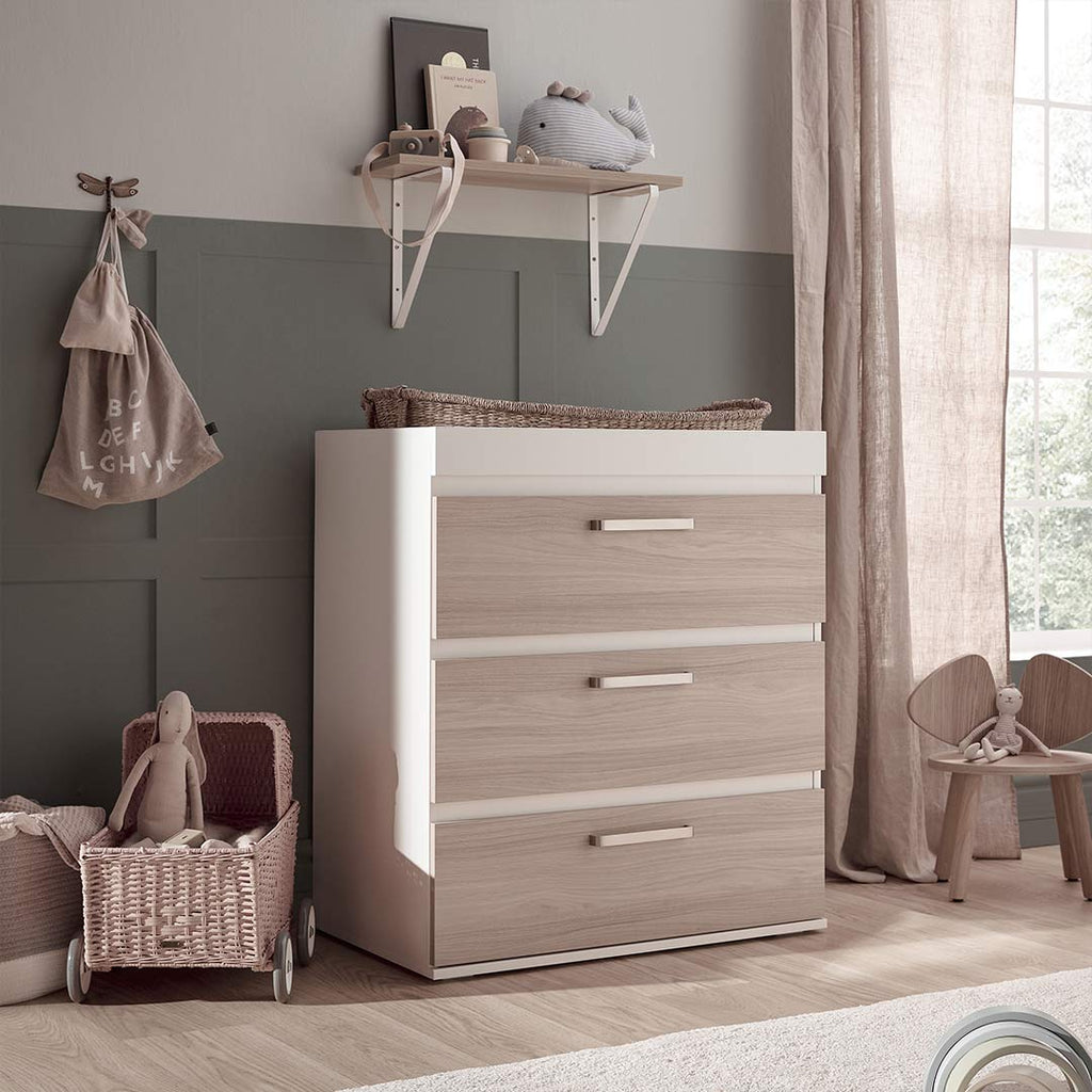 Silver Cross Finchley Cot Bed & Dresser - Oak