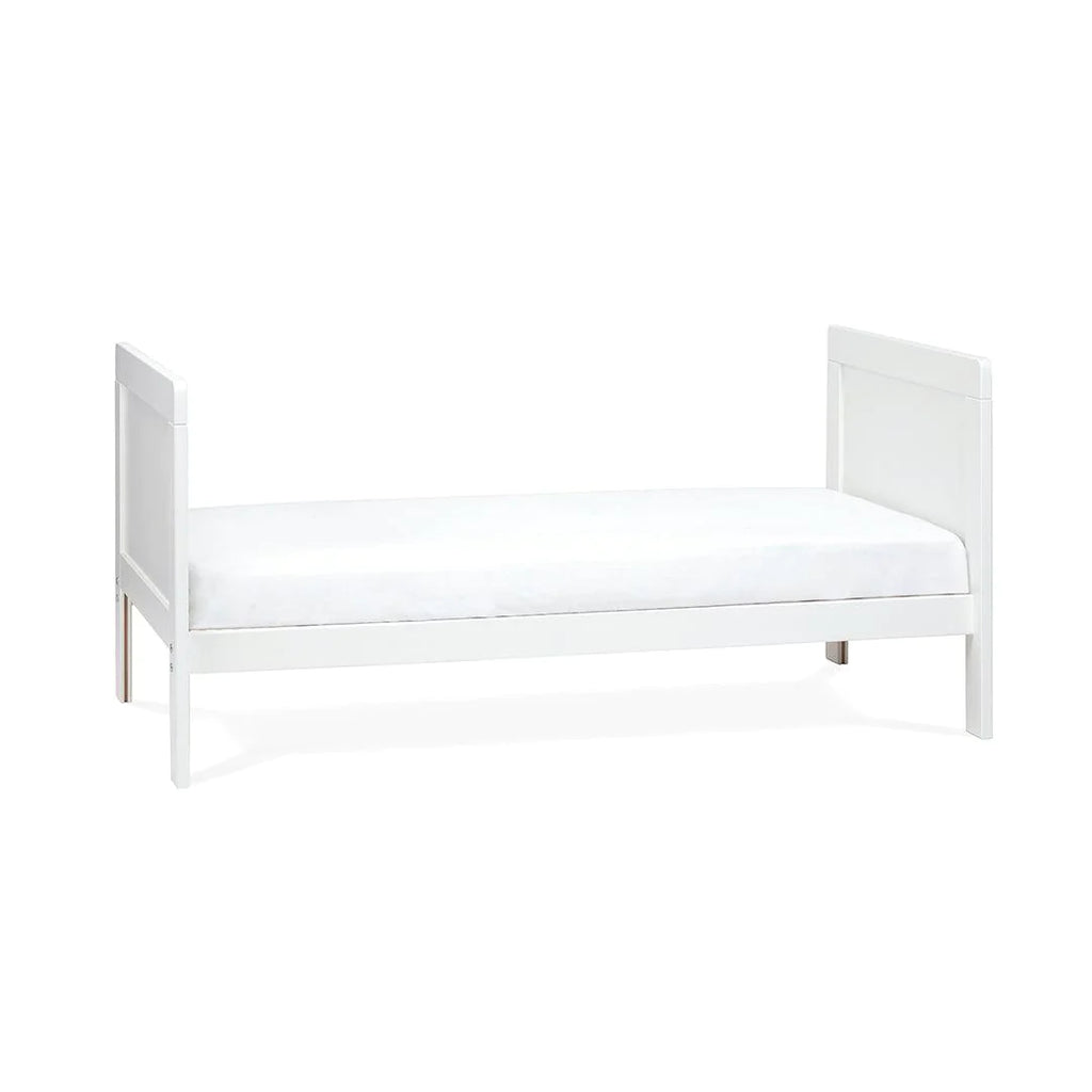 Silver Cross Devon Cot Bed & Dresser - White